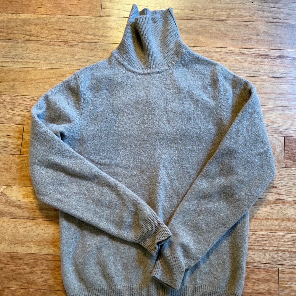 Uniqlo Lambswool Turtleneck Sweater Beige Size M.
